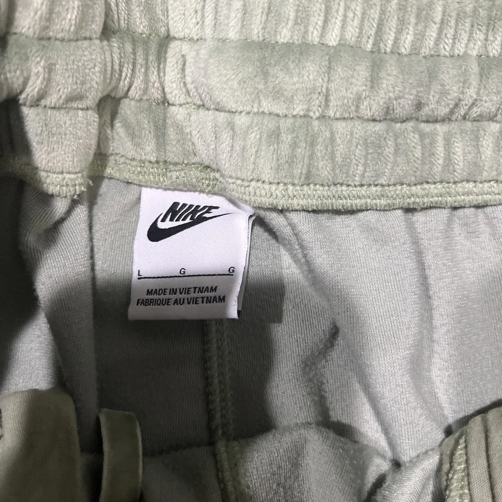 Nike Joggers Girls Large Sage Green Velour Velvet FZ5589-386 Elastic Waist‎ Soft